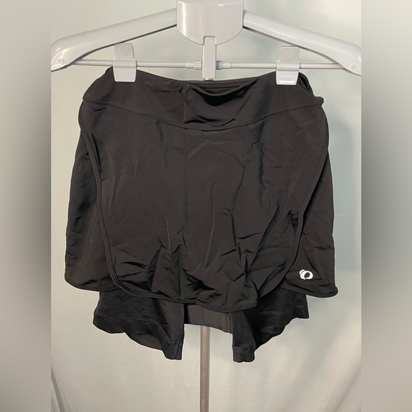 Pearl Izumi Pants - Pearl Izumi black cycling shorts with skirt‎ size medium